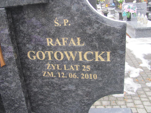 Rafał Gotowicki Wieluń Nawiedzenia NMP - Grobonet - Wyszukiwarka osób pochowanych