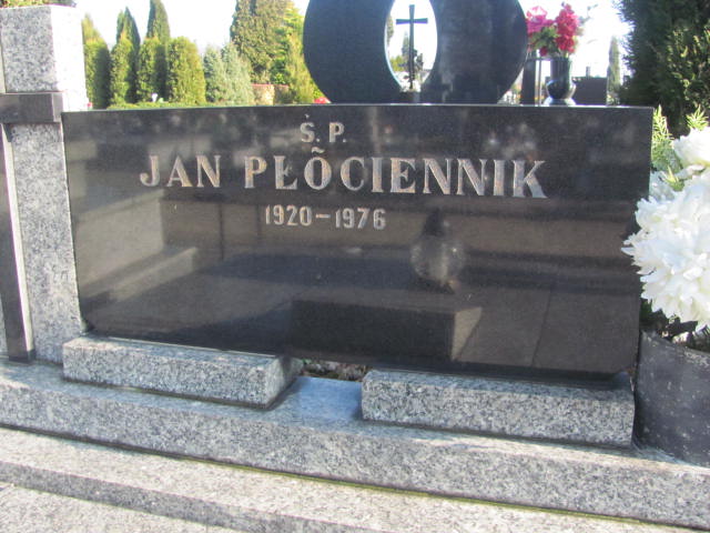 Agnieszka Płóciennik 1986 Wieluń Nawiedzenia NMP - Grobonet - Wyszukiwarka osób pochowanych